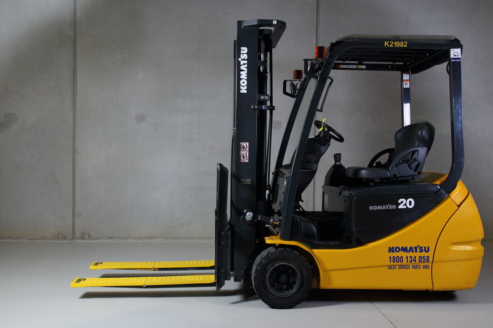 How to maintain forklift